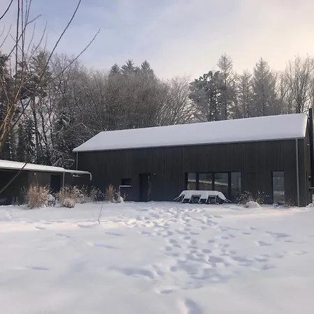 Waeller Haus - Modern With Fireplace & Large Natural Garden *