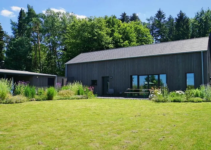 Waeller Haus - Modern With Fireplace & Large Natural Garden