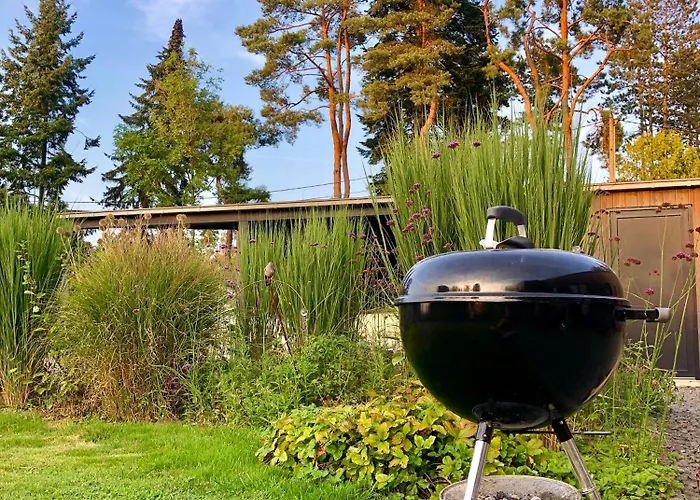 Waeller Haus - Modern With Fireplace & Large Natural Garden