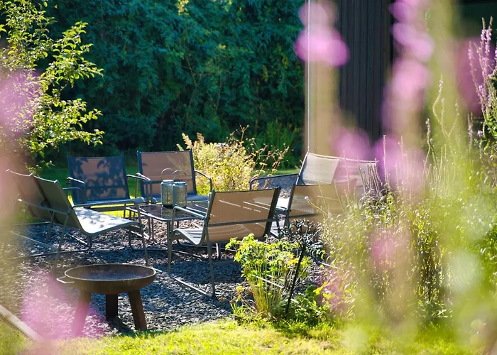 Waeller Haus - Modern With Fireplace & Large Natural Garden