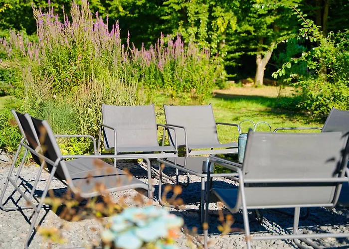 Waeller Haus - Modern With Fireplace & Large Natural Garden *